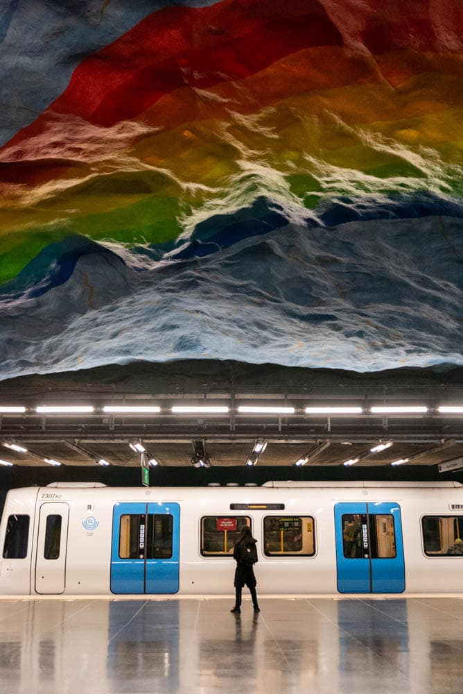 station-métro-arc-en-ciel-stockholm