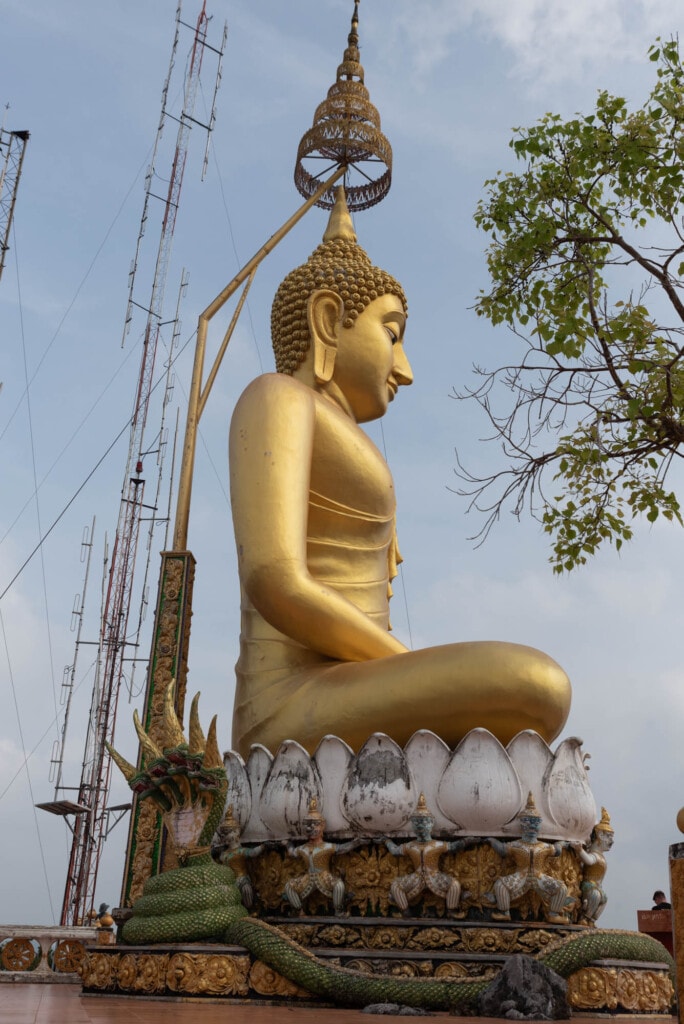 bouddha-géant-temple-du-tigre-thaïlande
