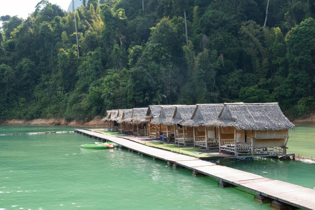 dormir-dans-un-bungalow-flottant-lac-khao-sok