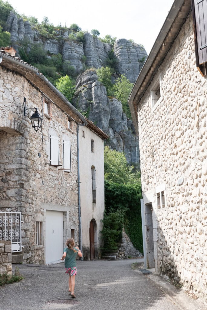 rue-village-Voguë-ardèche