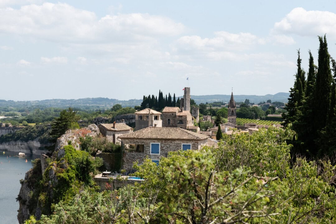 vue-depuis-les-hauteurs-du-village-Aiguèze