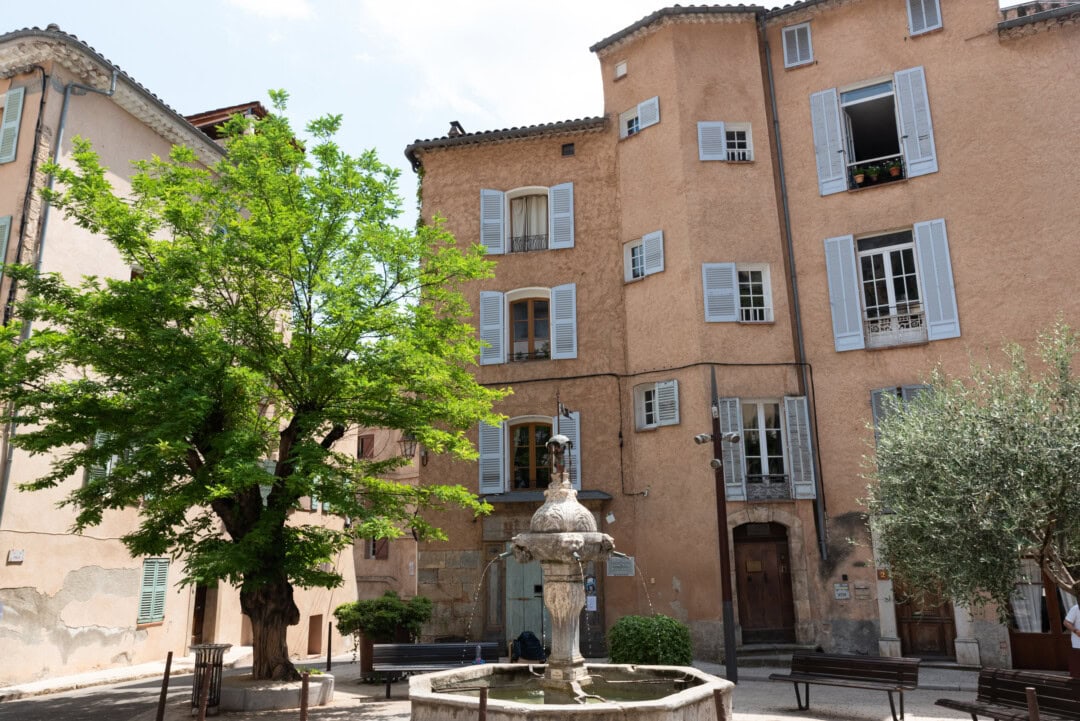 fontaine-village-cotignac