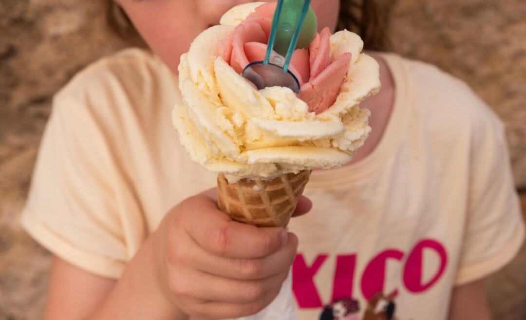 manger-une-glace-moustiers-sainte-marie